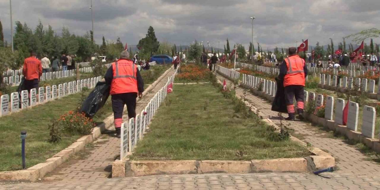 Acı Dolu Yürekleriyle Görevlerinin Başındalar