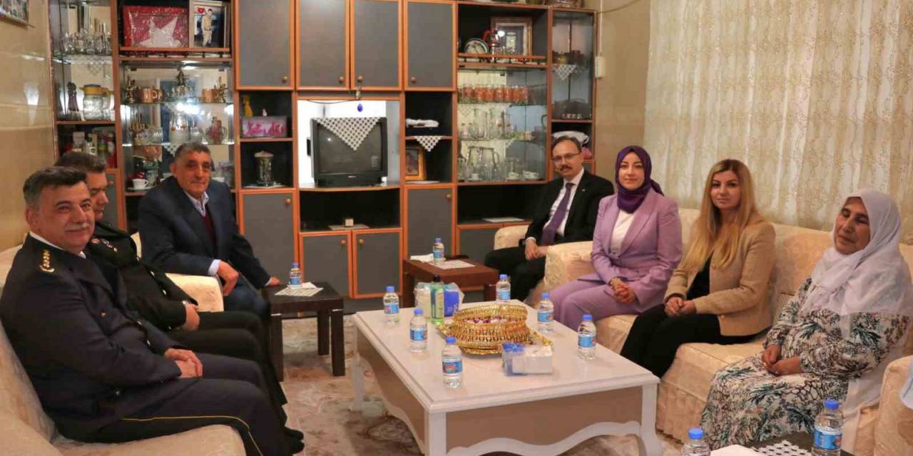 Vali Kızılkaya, Bayramda Şehit Ailesini Yalnız Bırakmadı