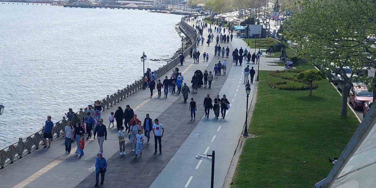 Sahilde Bayram Yoğunluğu