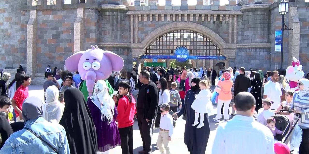 Bayram Harçlığını Alan Çocuklar Vialand’a Akın Etti