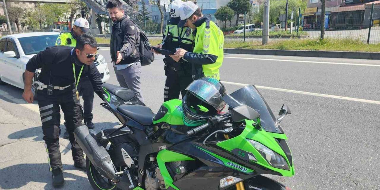 Polis Ekiplerinden Bayramda Motosiklet Uygulaması