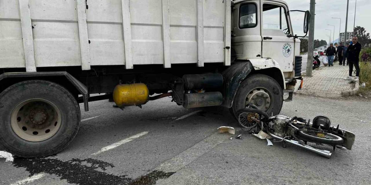 Çöp Kamyonu İle Motosiklet Çarpıştı: 1 Ağır Yaralı