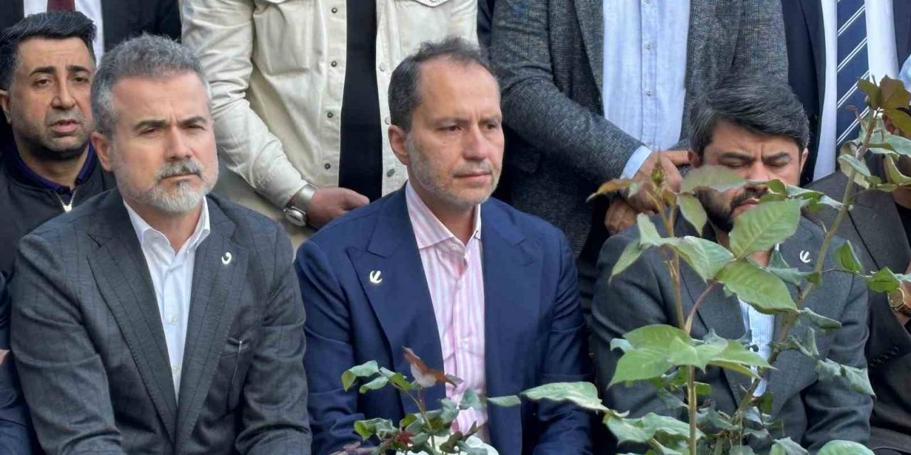 Yeniden Refah Partisi Genel Başkanı Fatih Erbakan, Prof. Dr. Necmettin Erbakan’ın Kabrini Ziyaret Etti
