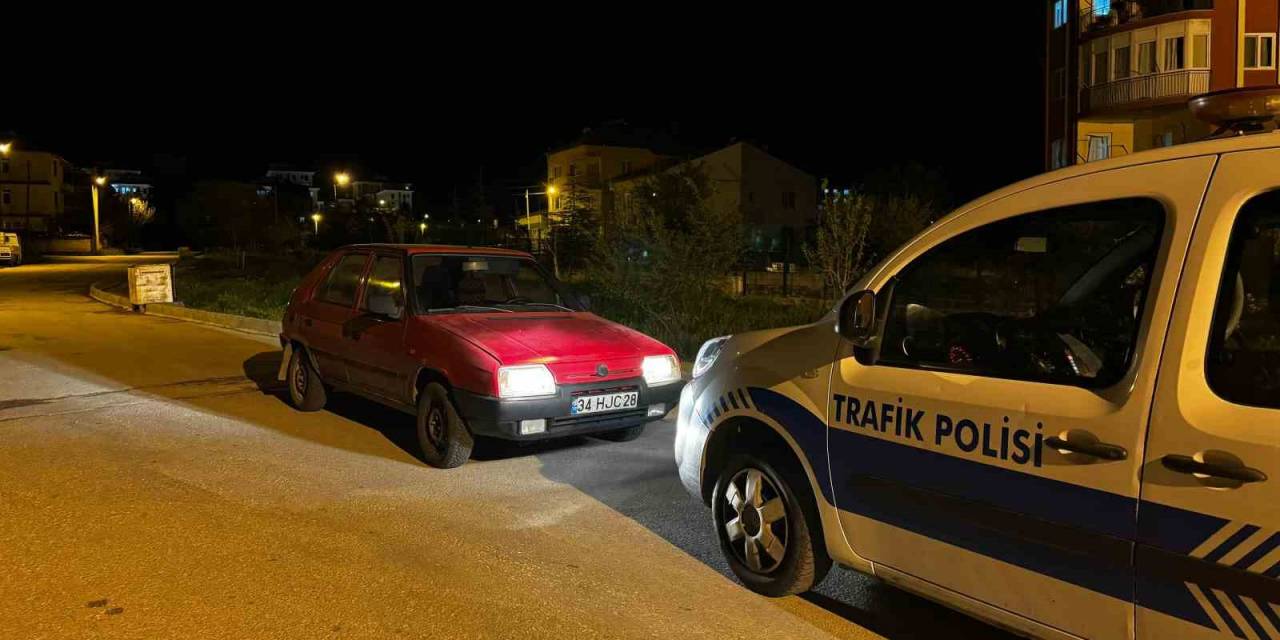 Yakalanacağını Anlayınca Araçtan İnip Kaçmaya Çalıştı, Yere Düşerek Yaralandı