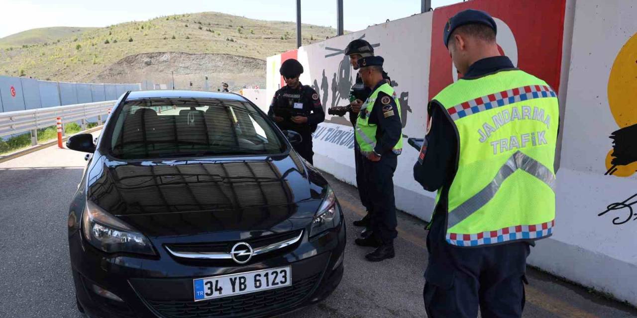 Elazığ’da Jandarma Ekiplerinden Bayram Denetimi
