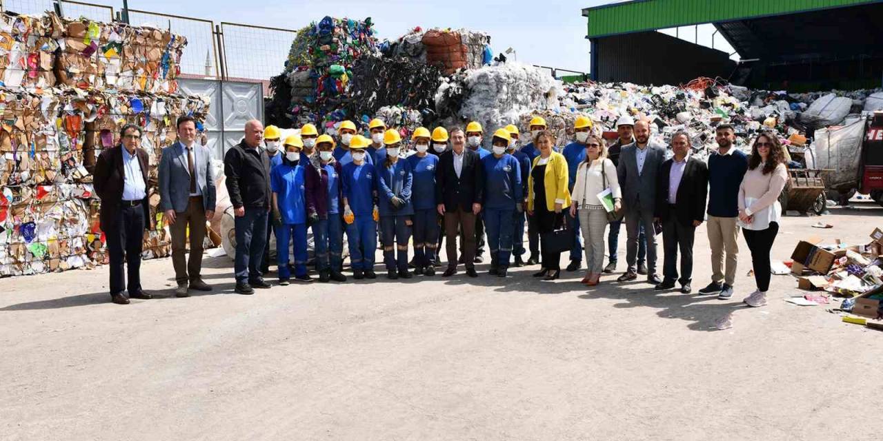 Tepebaşı’nda Tonlarca Atık Kazanca Dönüşüyor