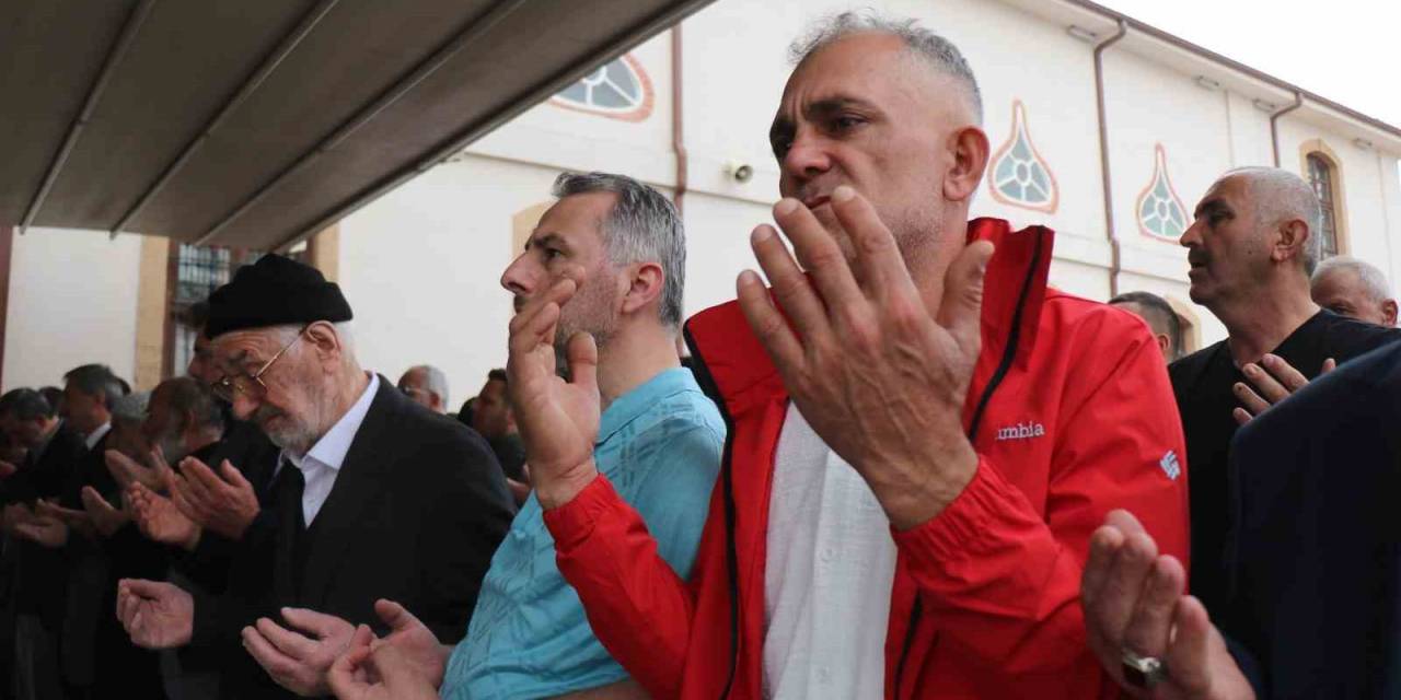 Sakarya’da Hamas Liderinin Oğulları Ve Torunları İçin Gıyabi Cenaze Namazı Kılındı