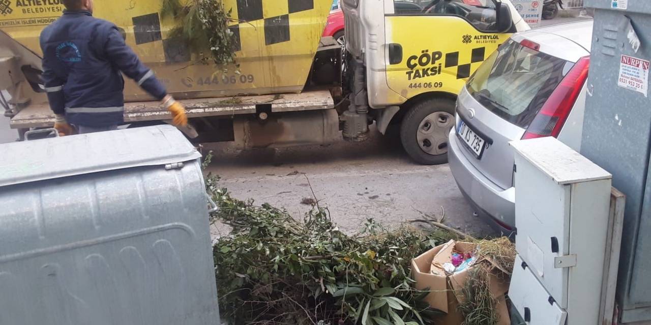 Altıeylül Temizlik Ekipleri Bayramda Görev Başında