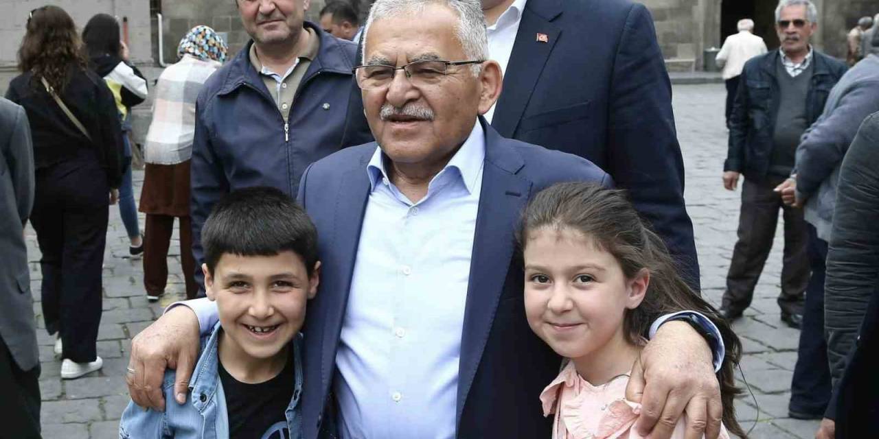 Başkan Büyükkılıç, Bayramın Mutluluğunu Kayserililerle Yaşadı