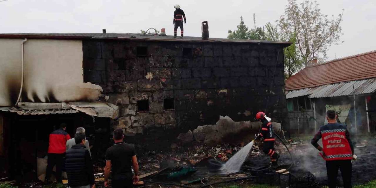 Meyve Kasaları Tutuştu, Baraka Kül Oldu