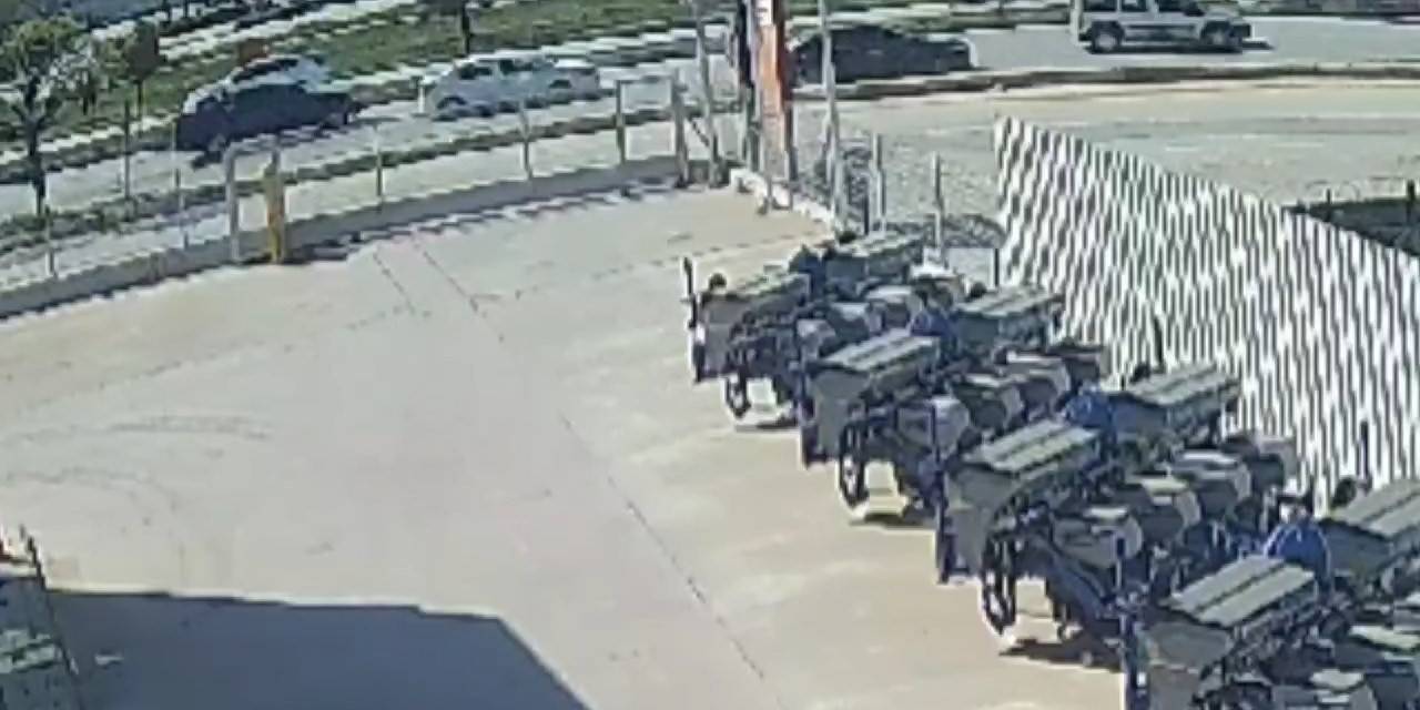 Düz Yolda Takla Atan Kamyonet Güvenlik Kamerasında