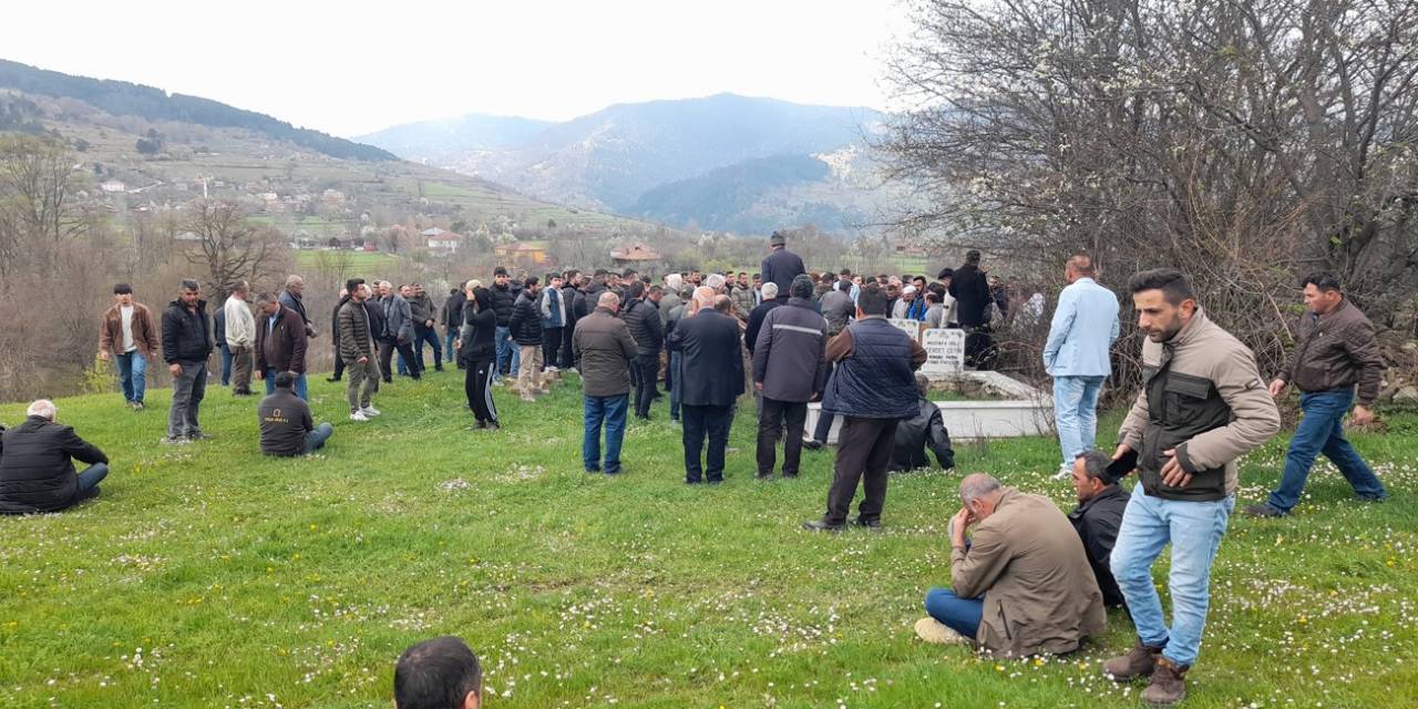 Sinop’ta Bayram Acıya Dönüştü: 3 Çocuk Annesi Kadın Kazada Hayatını Kaybetti