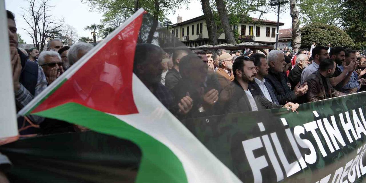 Gazze’de Hayatını Kaybedenler İçin Gıyabi Cenaze Namazı Kılındı