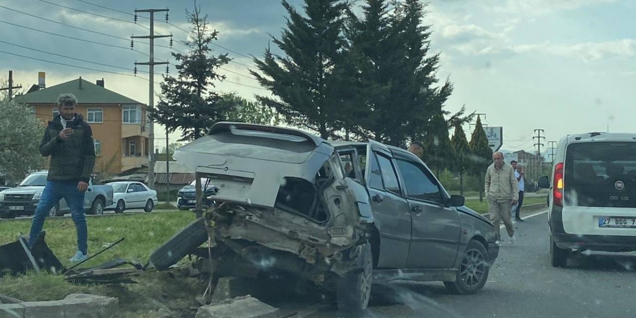 Işıklı Kavşakta Otomobiller Çarpıştı: 1 Yaralı