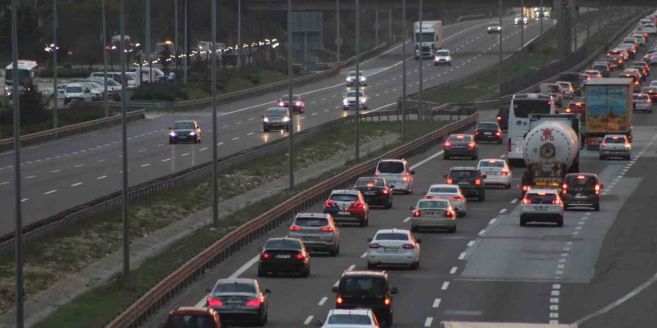 Tem’in Bolu Geçişinde Tatilcilerin Trafik Çilesi