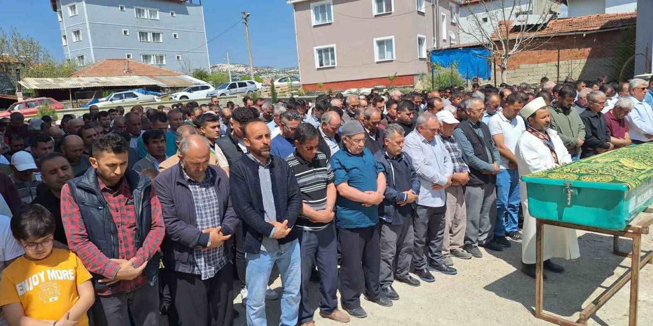 Hayatını Kaybeden Meclis Üyesi Toprağa Verildi