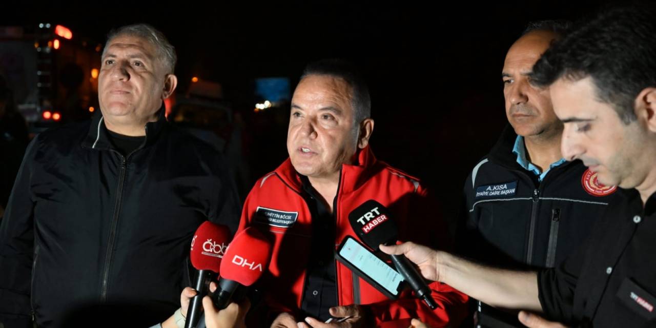 Başkan Böcek: "Teleferikteki 25 Kabinde 184 Vatandaşımızı Kurtarma Çalışmaları Sürüyor"