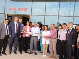 Varto’ya Atanan Doktorlara Çiçekli Karşılama