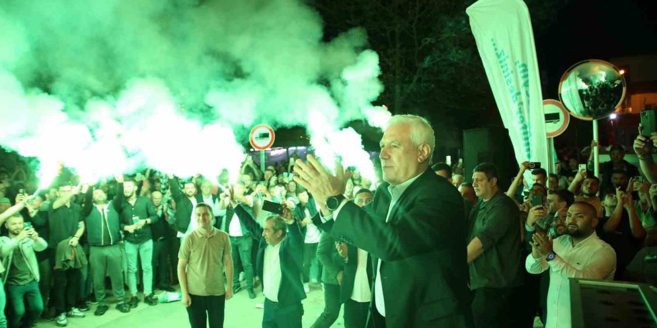 Bursa Büyükşehir Belediye Başkanı Mustafa Bozbey, Bursaspor Maçı Biletlerinin Tamamını Satın Aldı