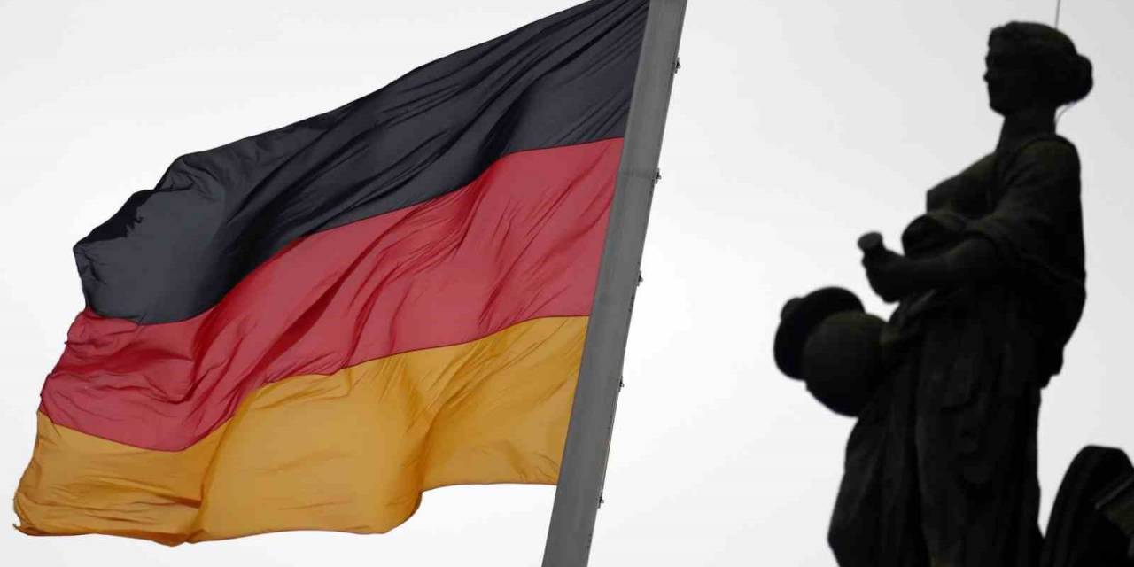 Almanya’dan Vatandaşlarına “İran’ı Terk Edin” Uyarısı