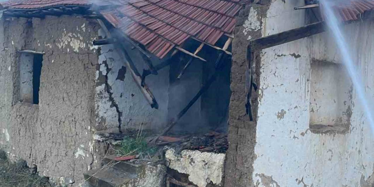 Metruk Evdeki Yangın Kısa Sürede Söndürüldü