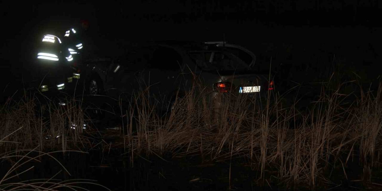 Otomobil Sazlıktaki Su Birikintisine Takla Attı: 4 Yaralı