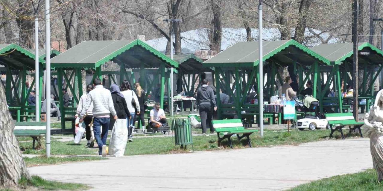 Kars’ta Mesire Alanları Doldu