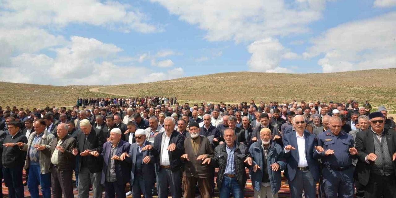 Karaman’da Çiftçiler Yağmur Duasına Çıktı