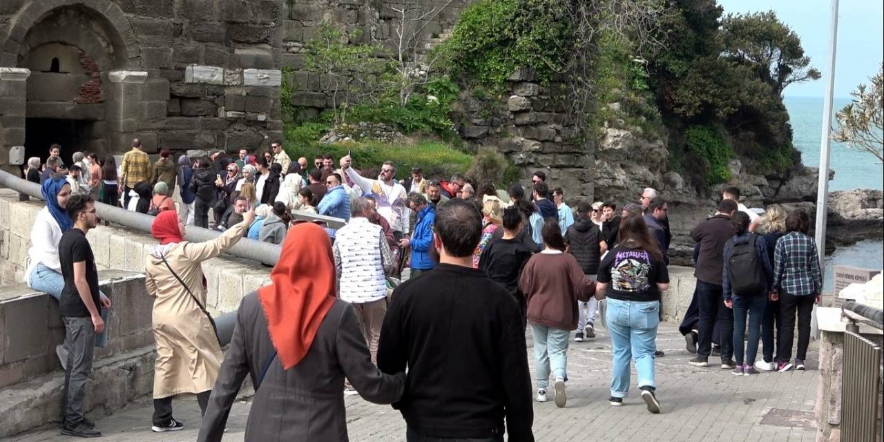 Amasra 8 Günde Nüfusunun 100 Katı Turist Ağırladı