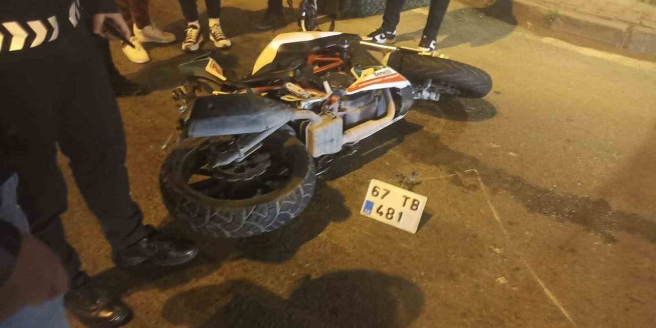 Karadeniz Ereğli’de Motosiklet Devrildi, 2 Kişi Yaralandı