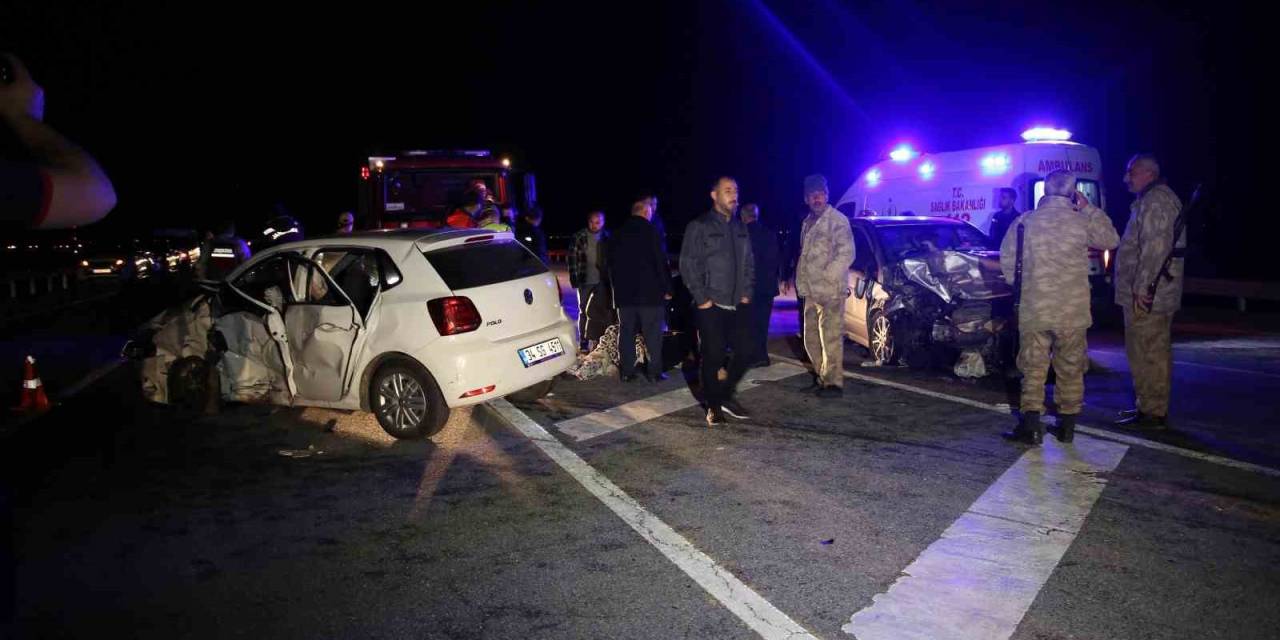 Muş’ta İki Otomobil Çarpıştı, 9 Kişi Yaralandı