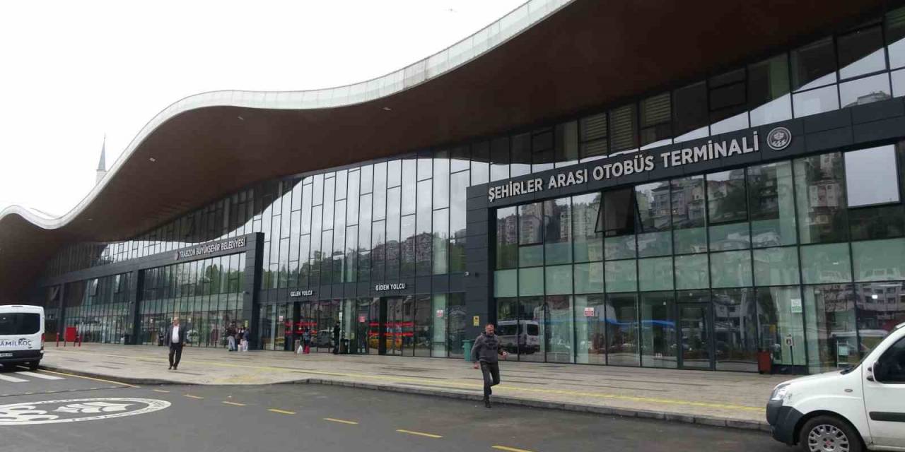 9 Günlük Resmi Tatilin Son Gününde Trabzon Şehirlerarası Otobüs Terminali’nde Yoğunluk Yaşandı