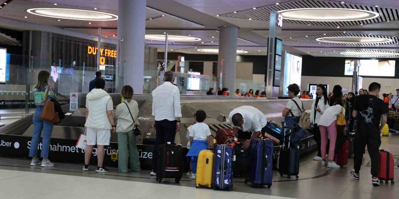 İstanbul Havalimanı’nda Bayram Dönüşü Yoğunluğu