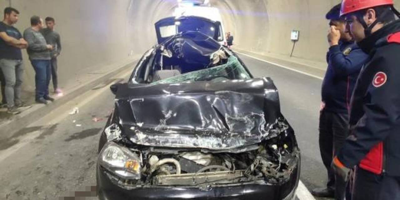 Göksun Tünellerinde Trafik Kazası: 1’i Ağır 4 Yaralı