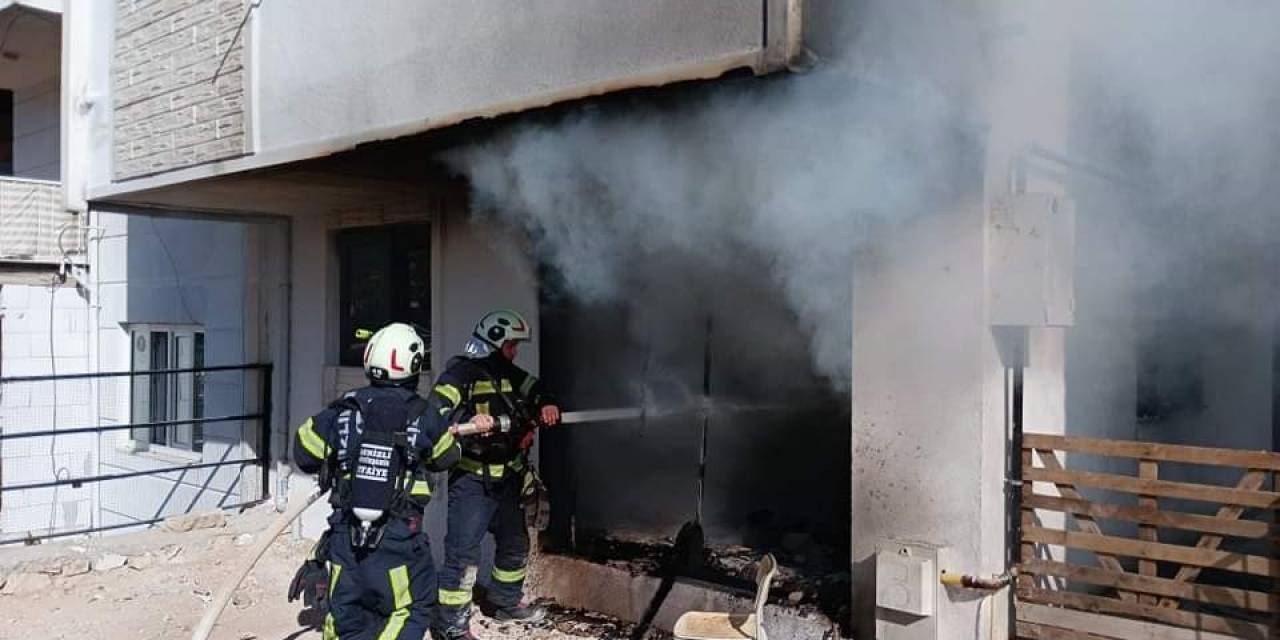 Giriş Katındaki Dairede Çıkan Yangın Paniğe Neden Oldu