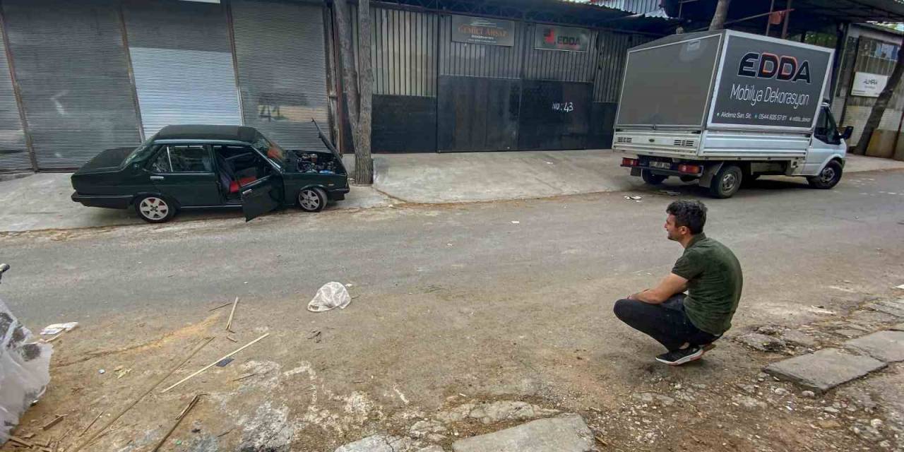 Antalya’da Otomobilde Yılan Alarmı