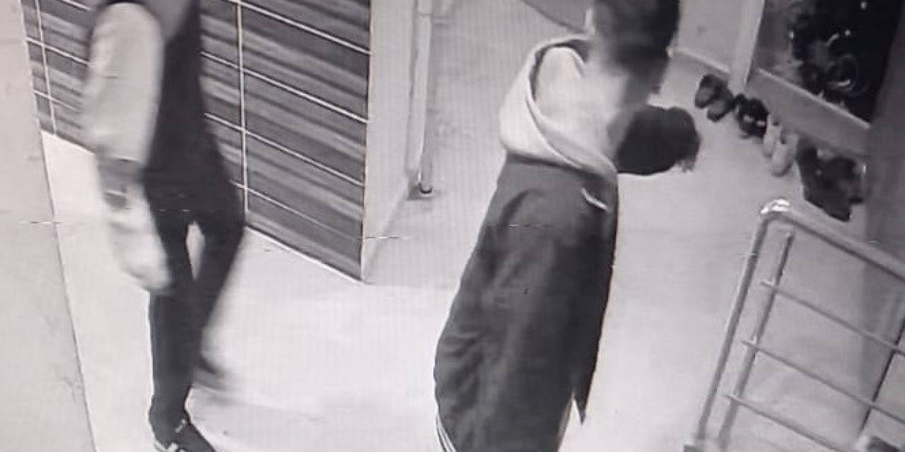 Bilecik’te Ayakkabı Hırsızları Güvenlik Kamerasına Yakalandı