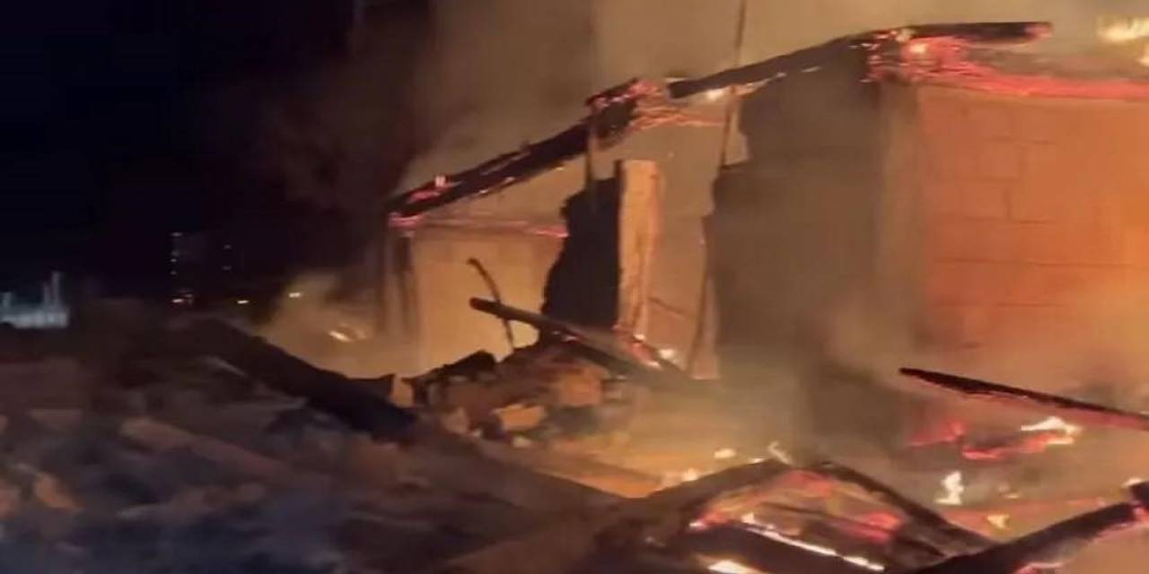 Alevlere Teslim Olan Ev Kullanılmaz Hale Geldi