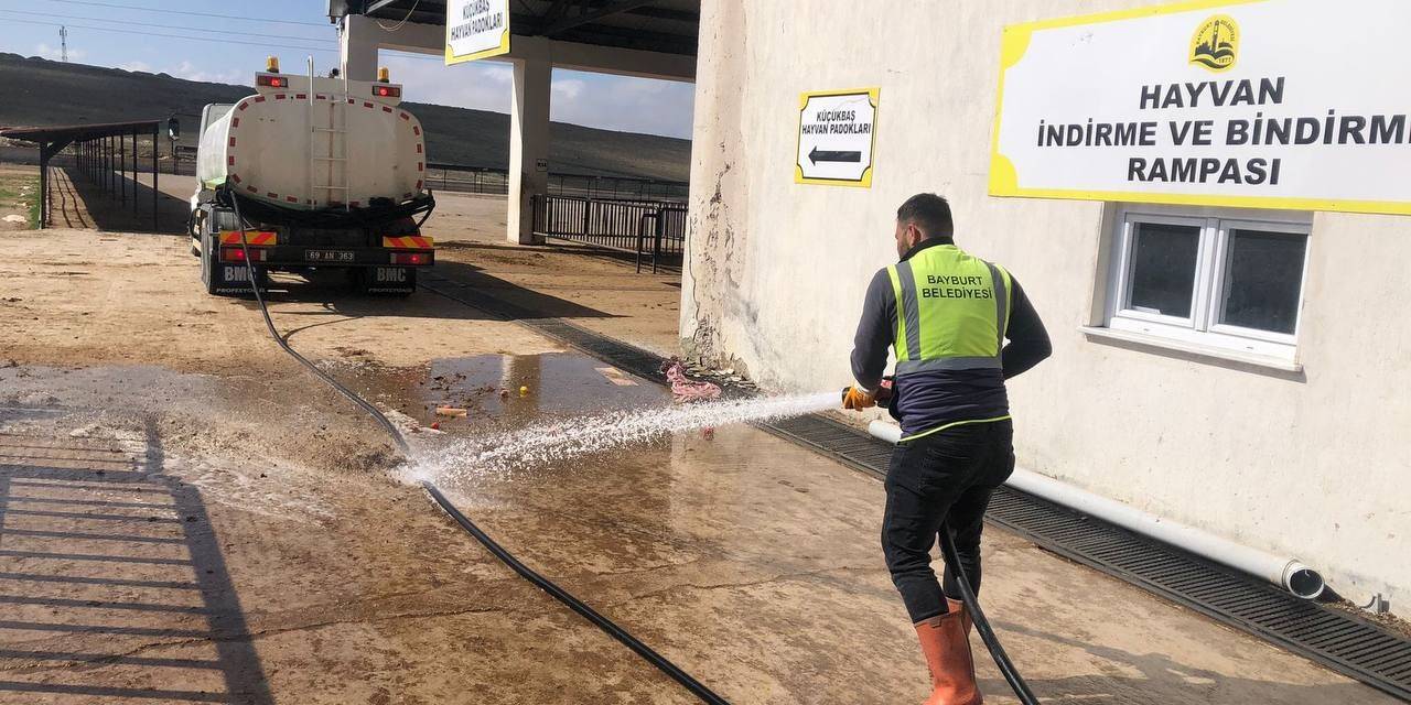 Bayburt’ta Genel Bahar Temizliği Yapıldı Canlı Hayvan Pazarı Tazyikli Suyla Yıkandı