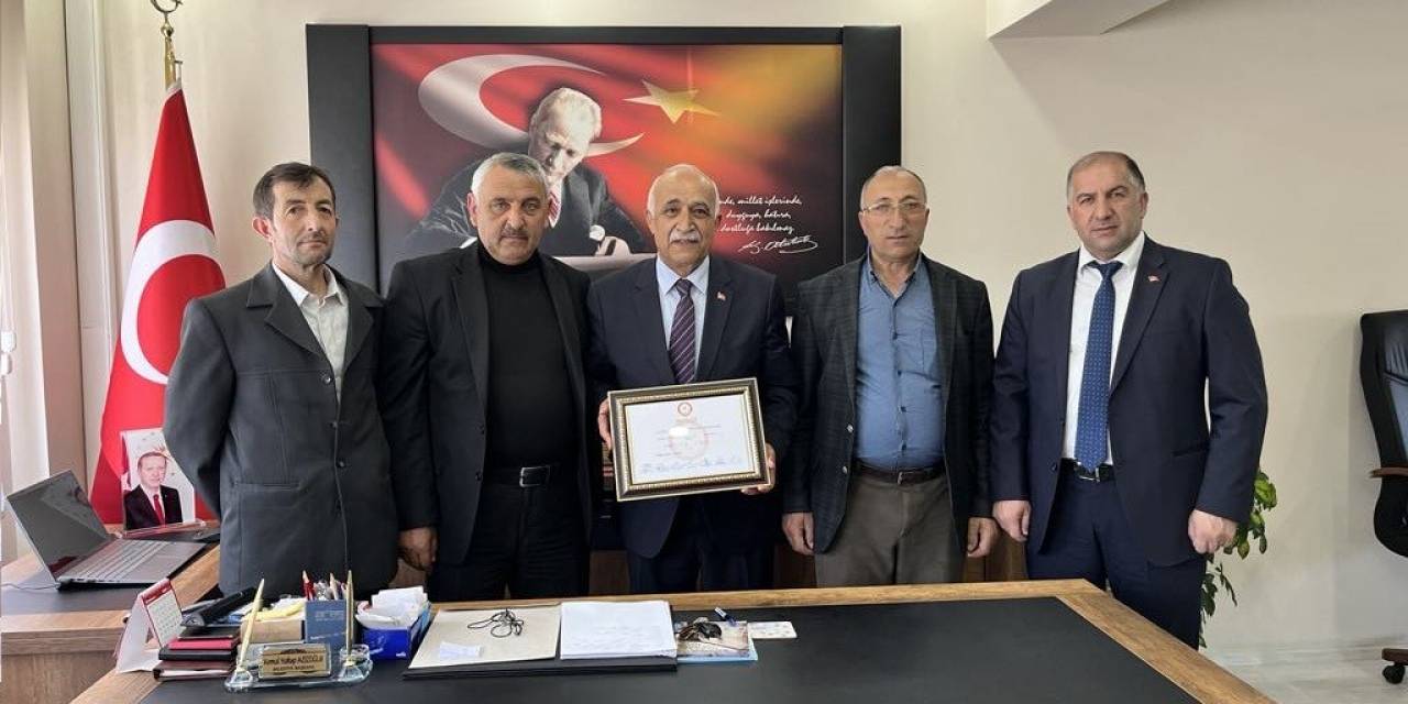 Çıldır’da Seçimi Kazanan Ak Partililer Mazbatalarını Aldı