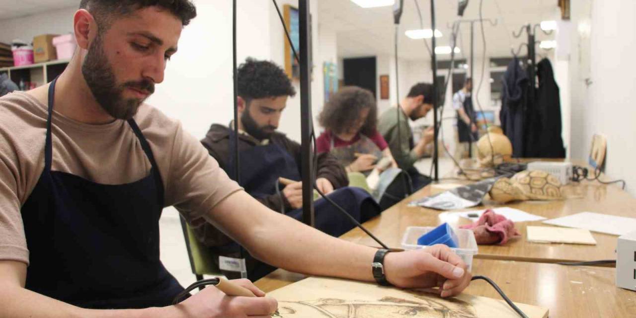 Ahşap Kursu Gençler İçin ’terapi’ Atölyesi Oldu