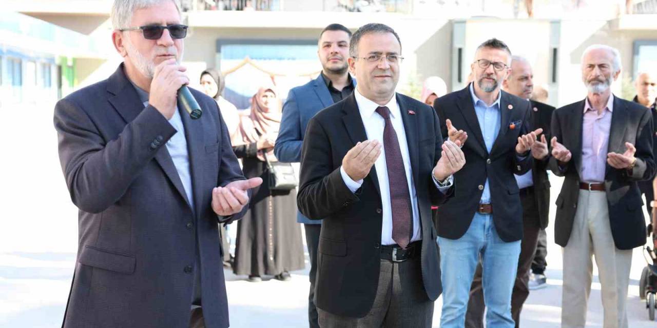 Umre Kafilesi Dualarla Uğurlandı