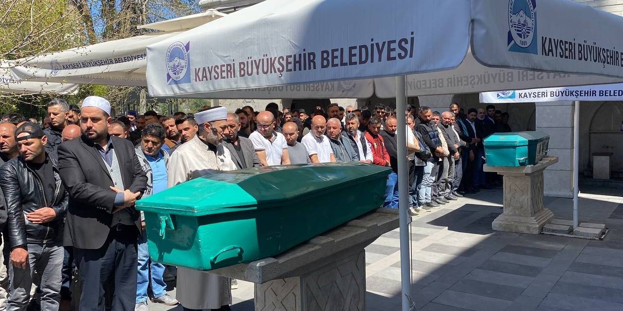 Karbonmonoksitten Zehirlenen Kardeşler Toprağa Verildi