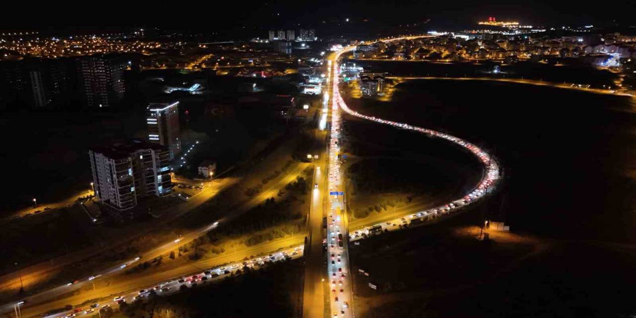 Bayram Tatili Bilançosu Belli Oldu: 43 İlin Geçiş Güzergahından 1 Milyon 334 Bin Araç Geçti