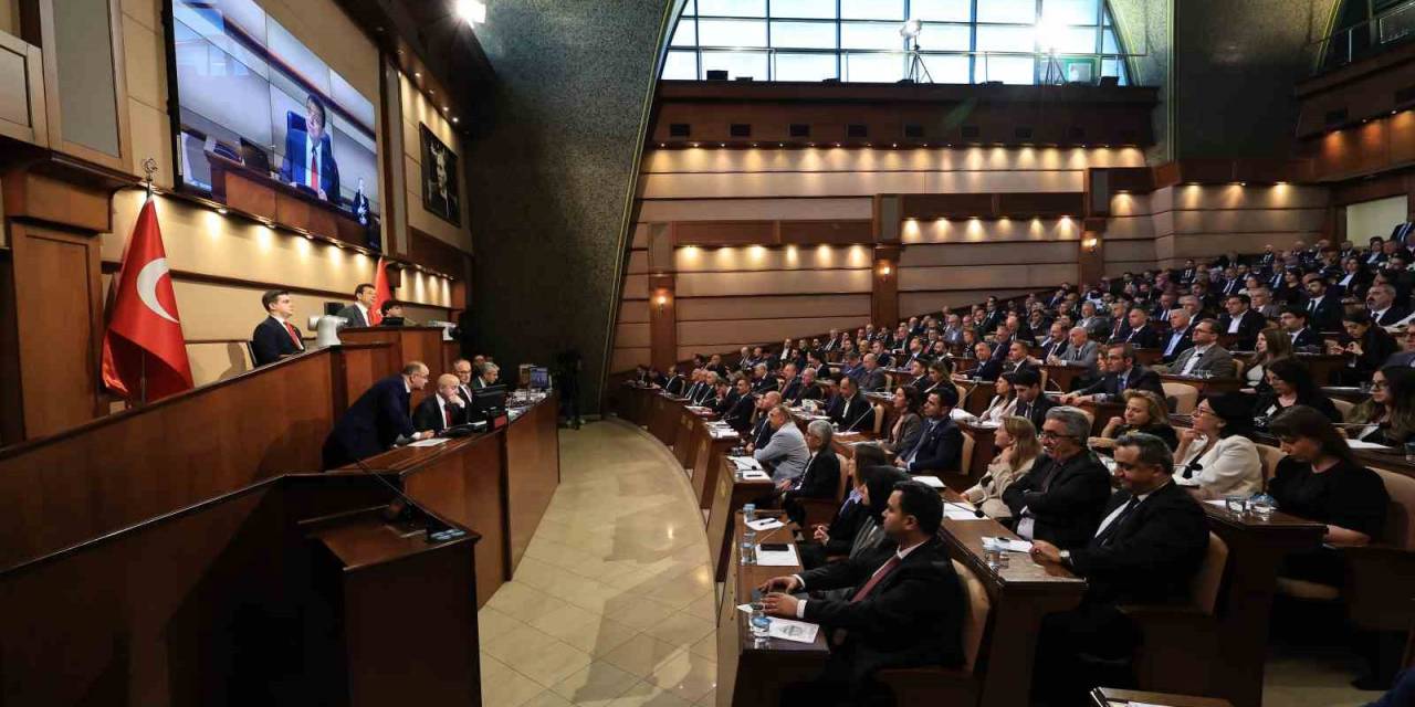 İbb’de Seçim Sonrası İlk Meclis Toplantısı Yapıldı