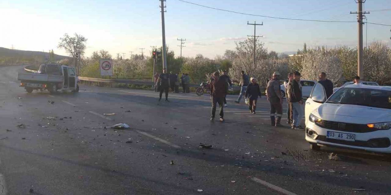 Konya’da Kamyonet Otomobille Çarpıştı: 11 Yaralı