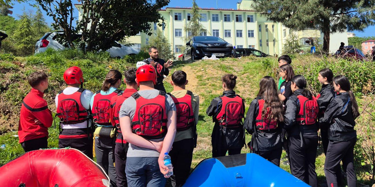 9 İlde Eş Zamanlı Rafting Bölgesel Eğitim ve Gelişim Kampları Açıldı