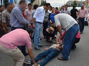 Kamyonet Bisiklete Çarptı: 2 Yaralı