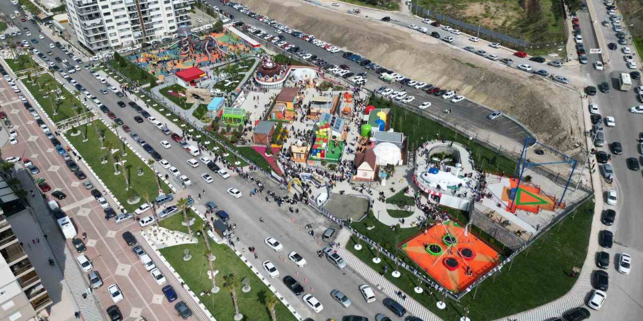 Menemen Belediyesi Çocuk Oyun Köyüne Bayramda Ziyaretçi Akını