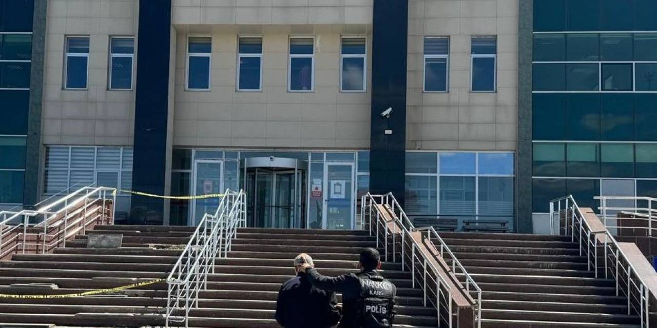 Kars’ta Gözlük Kabından Uyuşturucu Çıktı